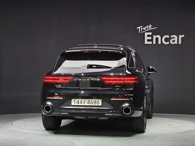 صورة 3 لـ 2023 Genesis GV70