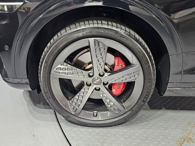 صورة 6 لـ 2023 Genesis GV70