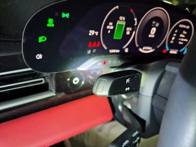 2026 Porsche TAYCAN 照片 9