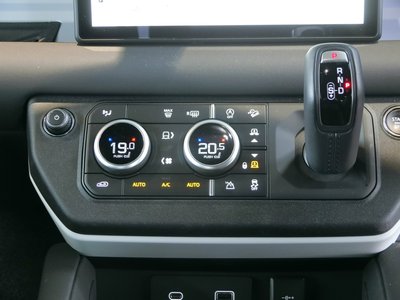 2025 LAND Rover DEFENDER — миниатюра 36