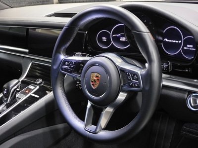 PORSCHE PANAMERA - 4