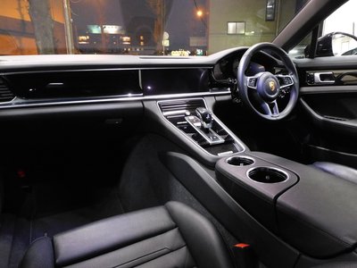 PORSCHE PANAMERA - 3