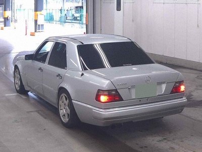 MERCEDES-BENZ E-CLASS - 2