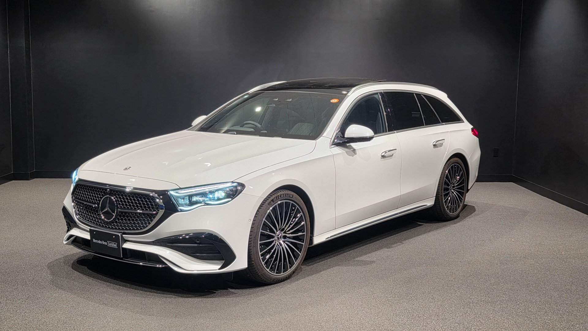 MERCEDES-BENZ E-CLASS - View 1