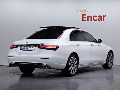 MERCEDES-BENZ E-CLASS - 4