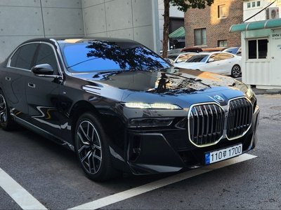 BMW 7 SERIES - 1
