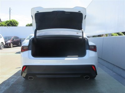 صورة 6 لـ 2025 Lexus IS