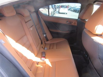 صورة 8 لـ 2025 Lexus IS