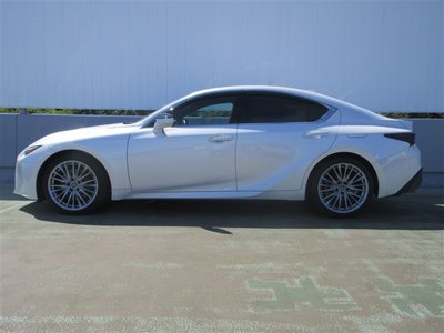 صورة 3 لـ 2025 Lexus IS