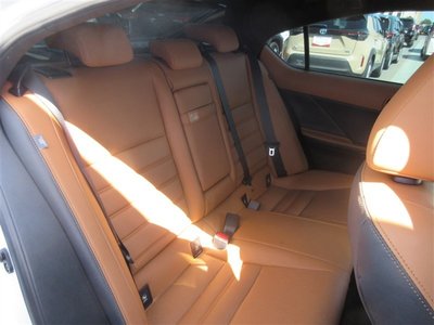 صورة 7 لـ 2025 Lexus IS