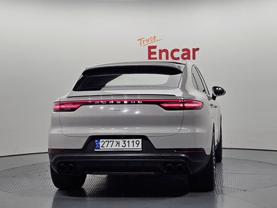 2023 Porsche CAYENNE photo 4