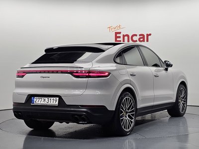 2023 Porsche CAYENNE photo 3