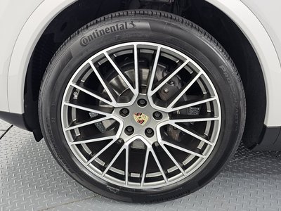 2023 Porsche CAYENNE photo 6