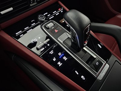 2023 Porsche CAYENNE photo 9