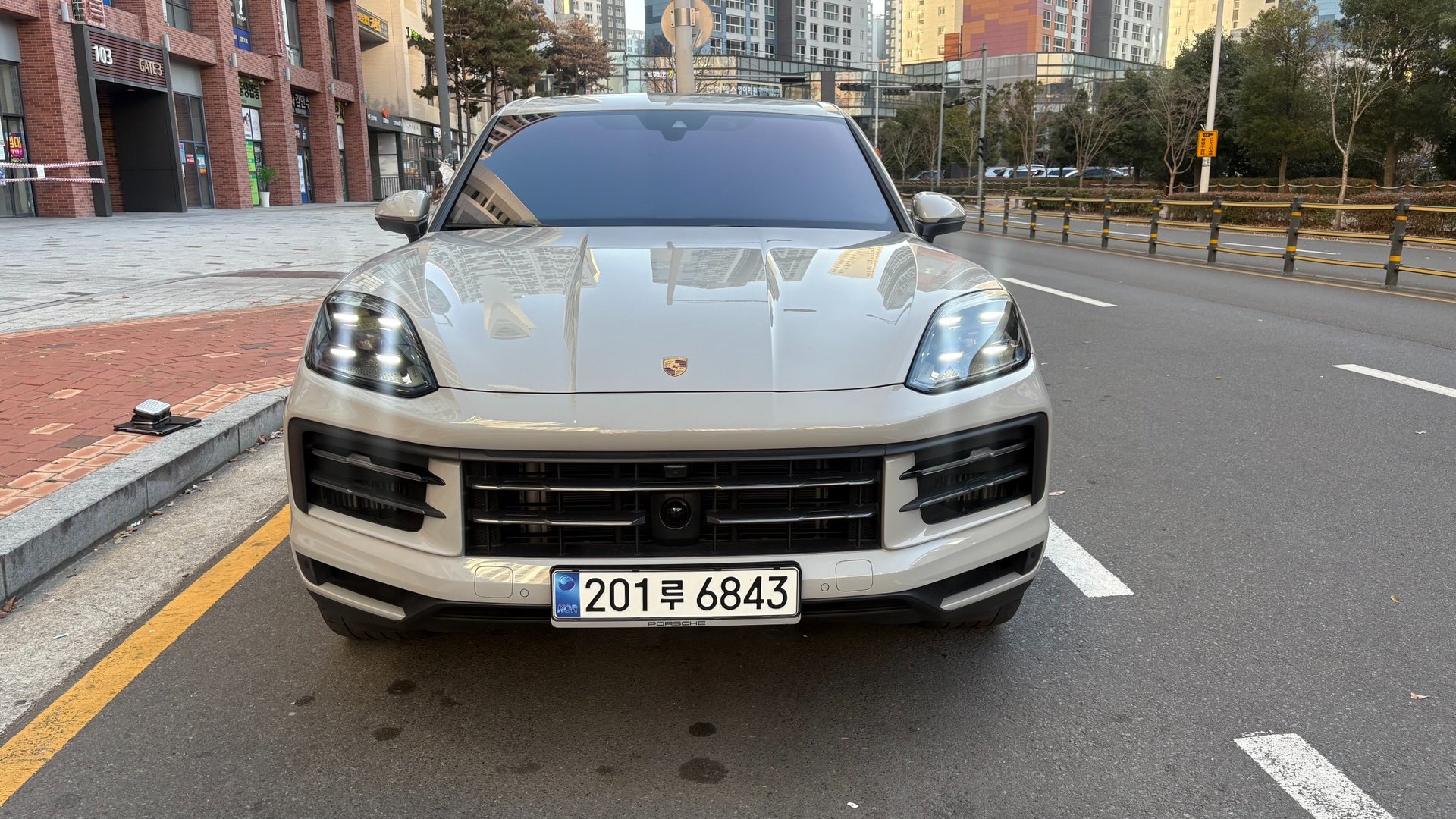 PORSCHE CAYENNE - View 1