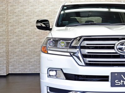 TOYOTA LAND CRUISER 200 - 7