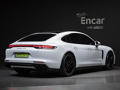PORSCHE PANAMERA - 4