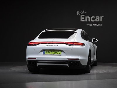 PORSCHE PANAMERA - 3