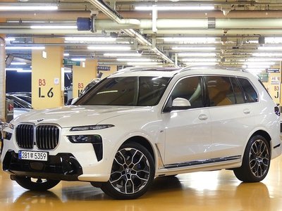 2025 BMW X7 photo 1