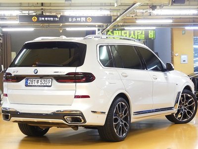 2025 BMW X7 photo 4