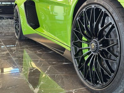 LAMBORGHINI AVENTADOR - 4