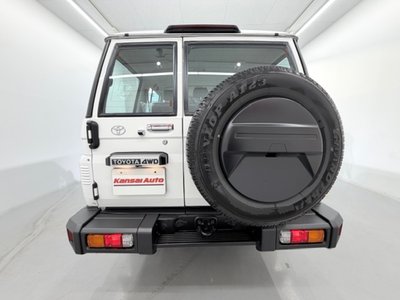 TOYOTA LAND CRUISER 70 - 3