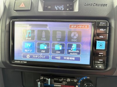 TOYOTA LAND CRUISER 70 - 8