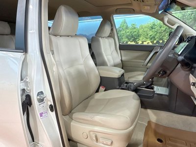 TOYOTA LAND CRUISER PRADO - 8