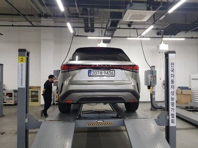 صورة 3 لـ 2025 Lexus RX