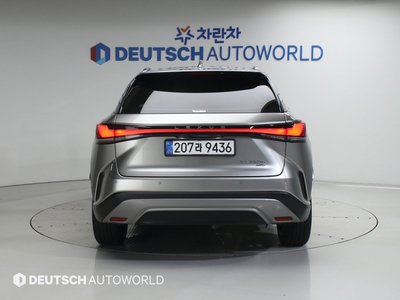 صورة 4 لـ 2025 Lexus RX