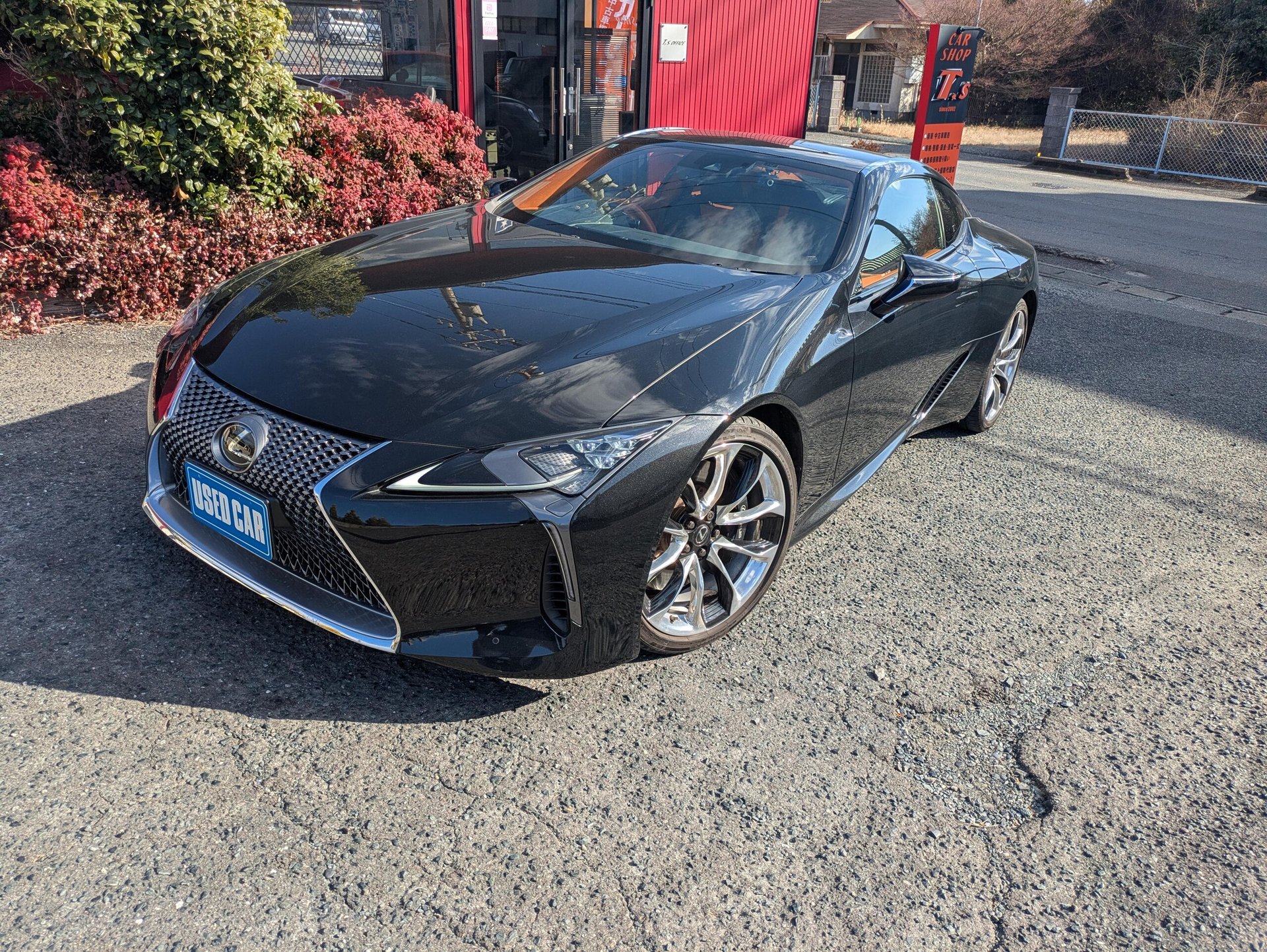 LEXUS LC - View 1