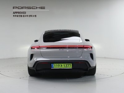 2025 Porsche TAYCAN 照片 3