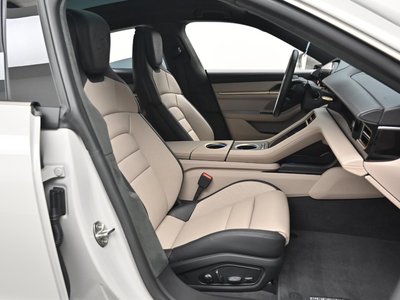 2025 Porsche TAYCAN 照片 10