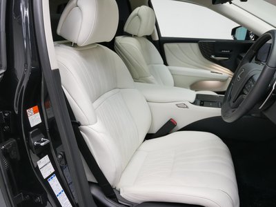 صورة مصغرة 8 لـ 2021 Lexus LS