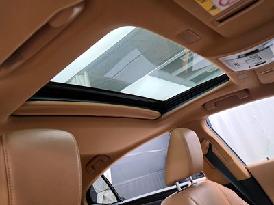 2022 Lexus ES — миниатюра 17