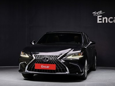 2022 Lexus ES 照片 2