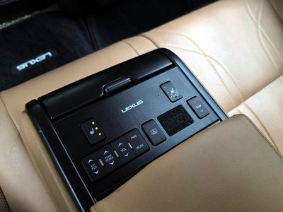 2022 Lexus ES — миниатюра 18