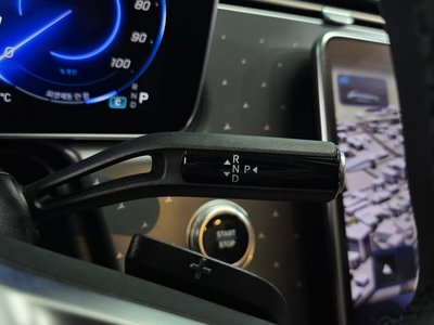 MERCEDES-BENZ EQE - 9