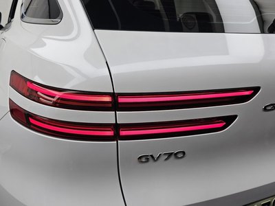 2025 Genesis GV70 photo 10