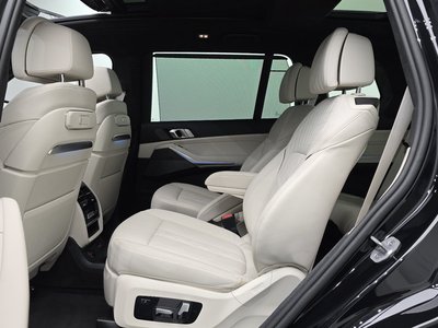 2025 BMW X7 缩略图 18