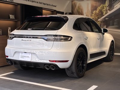 PORSCHE MACAN - 4