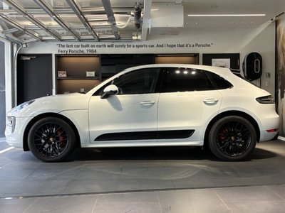 PORSCHE MACAN - 3
