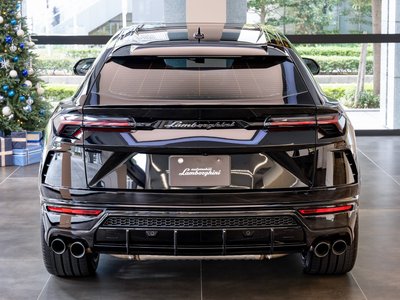 LAMBORGHINI URUS - 6