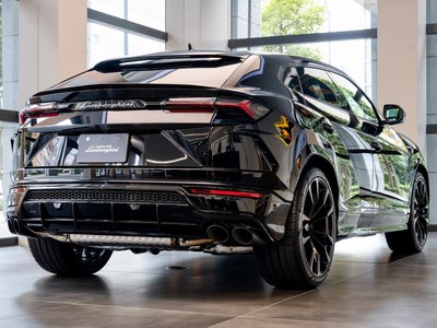 LAMBORGHINI URUS - 9