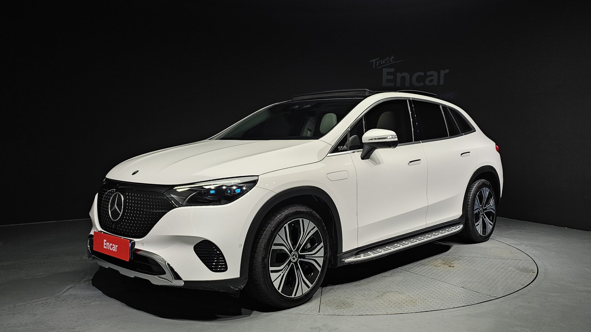 MERCEDES-BENZ EQE SUV - View 1