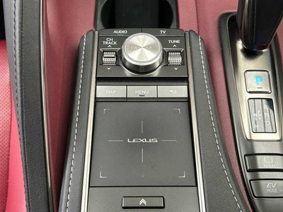 2017 Lexus LC — миниатюра 26