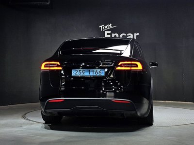 TESLA MODEL X - 3