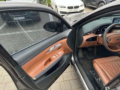 2023 Genesis GV70 — миниатюра 11