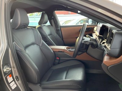 TOYOTA CROWN CROSSOVER - 8