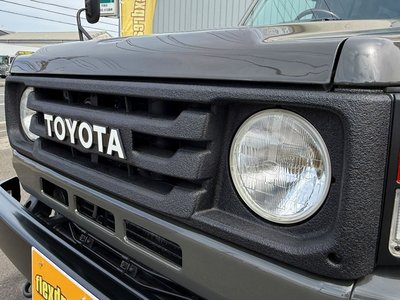 TOYOTA LAND CRUISER 70 - 6